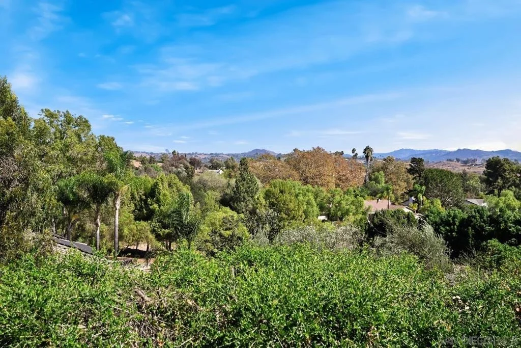 Photo of 4488 La Canada