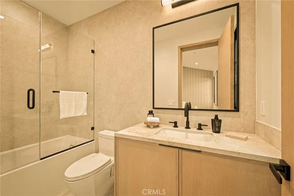 Photo of 16658 Addison