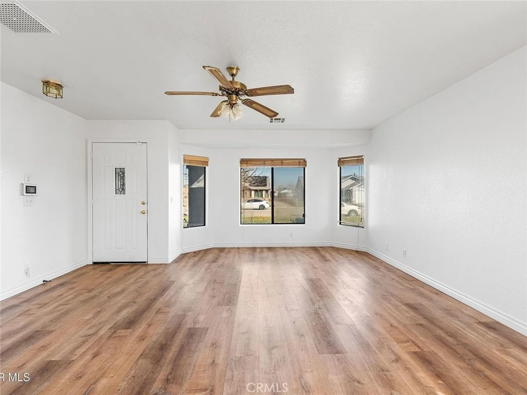 Photo of 736 E Avenue J6