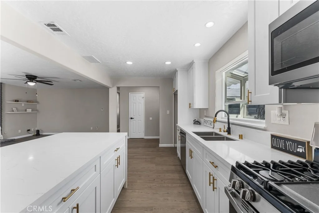 Photo of 1735 W Jenner Street