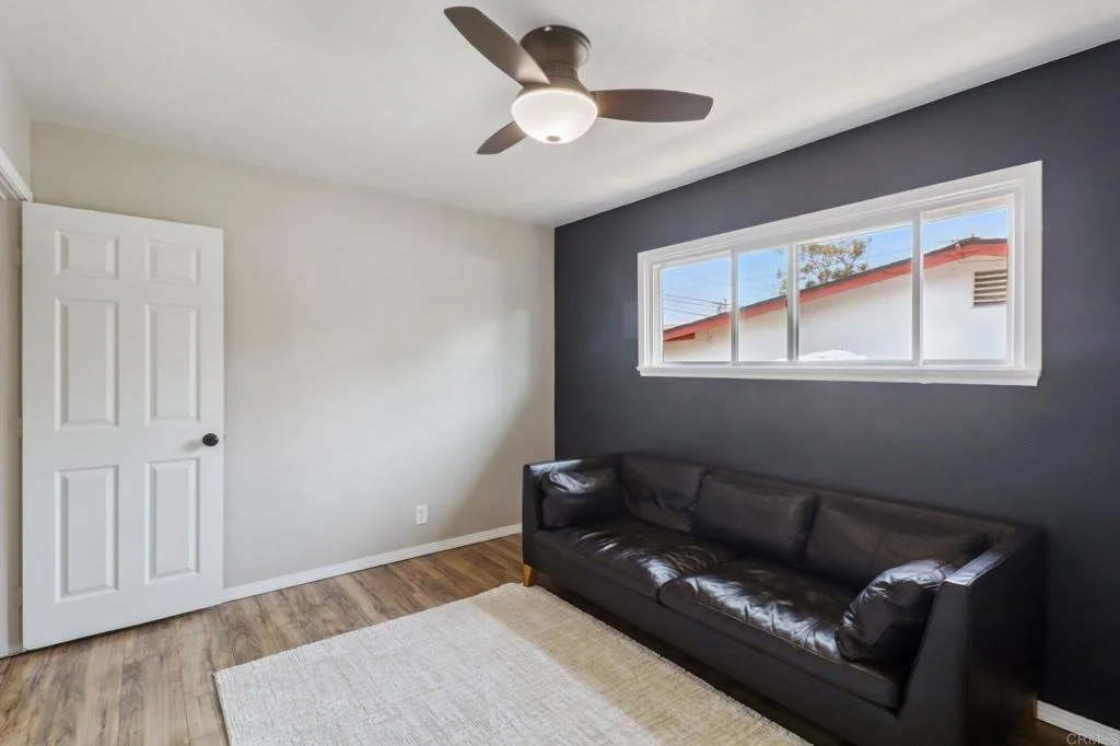 Photo of 915 Crest View Dr