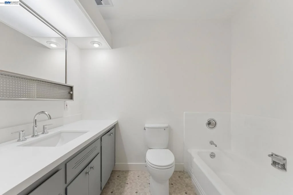 Photo of Unit 116 at 339 Broadway