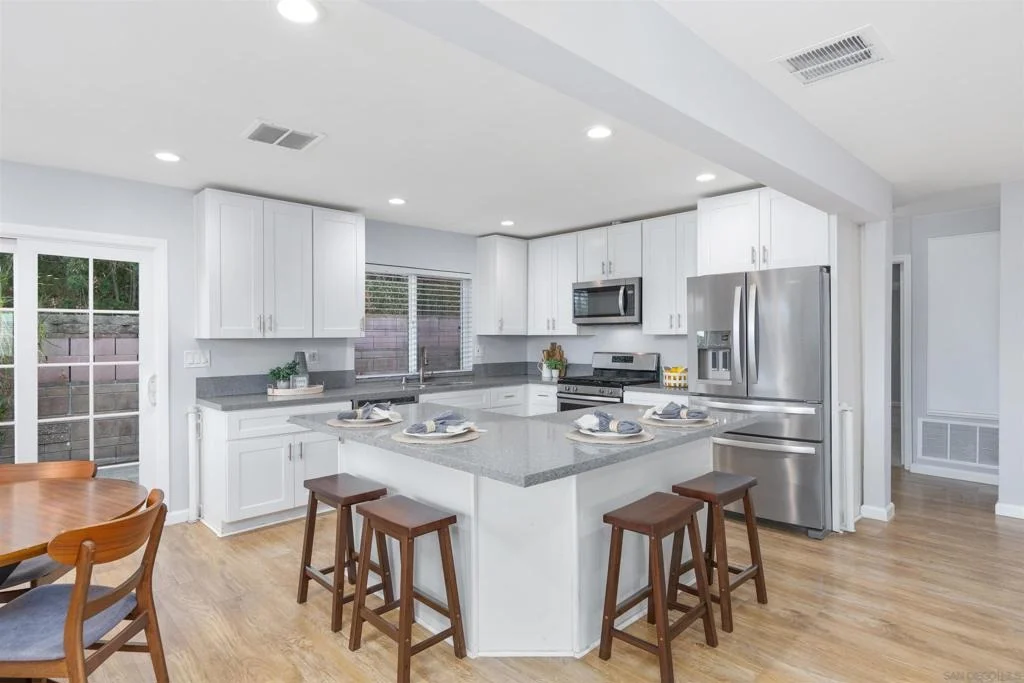 Photo of 8837 Carmir