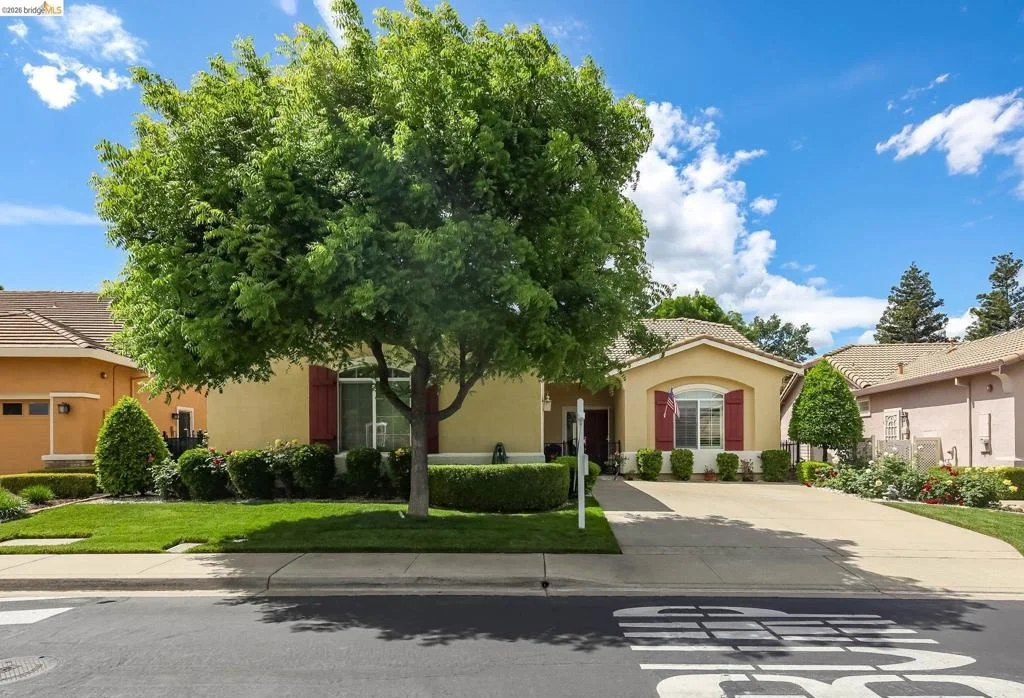 Photo of 485 Coronation Dr
