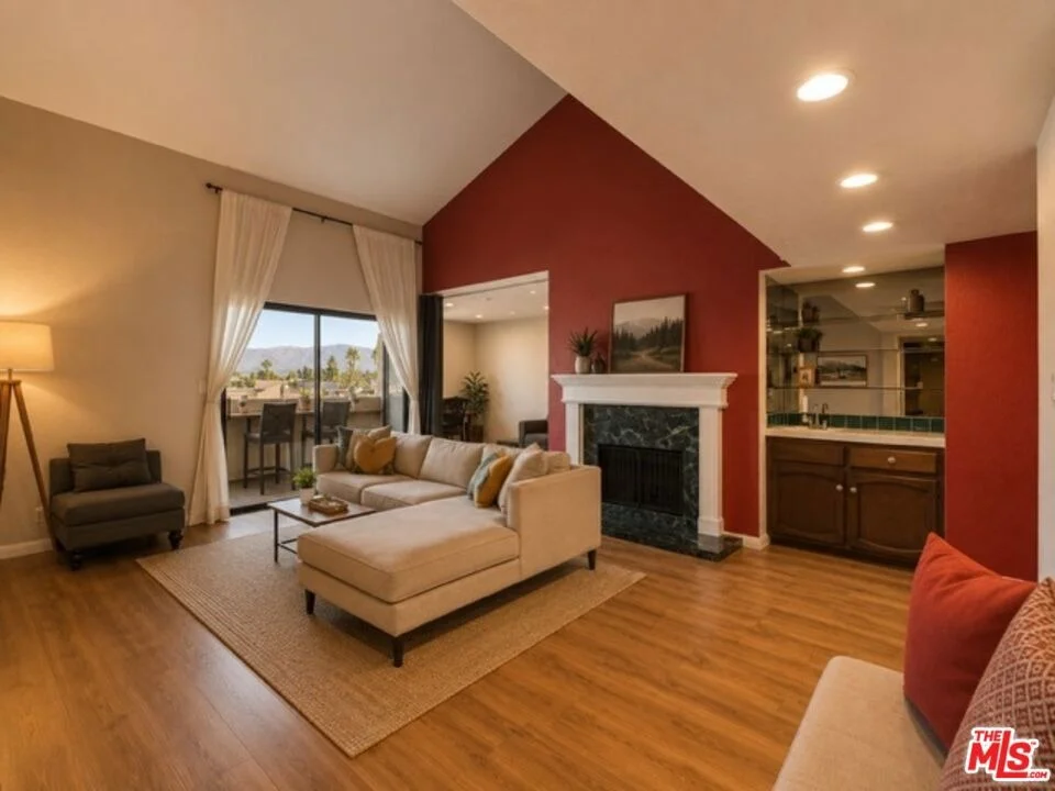 Photo of Unit 305 at 7625 Reseda Boulevard