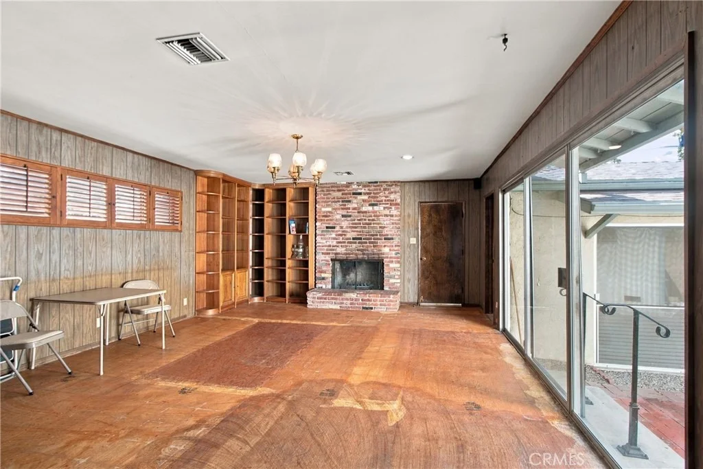 Photo of 2043 N Maple