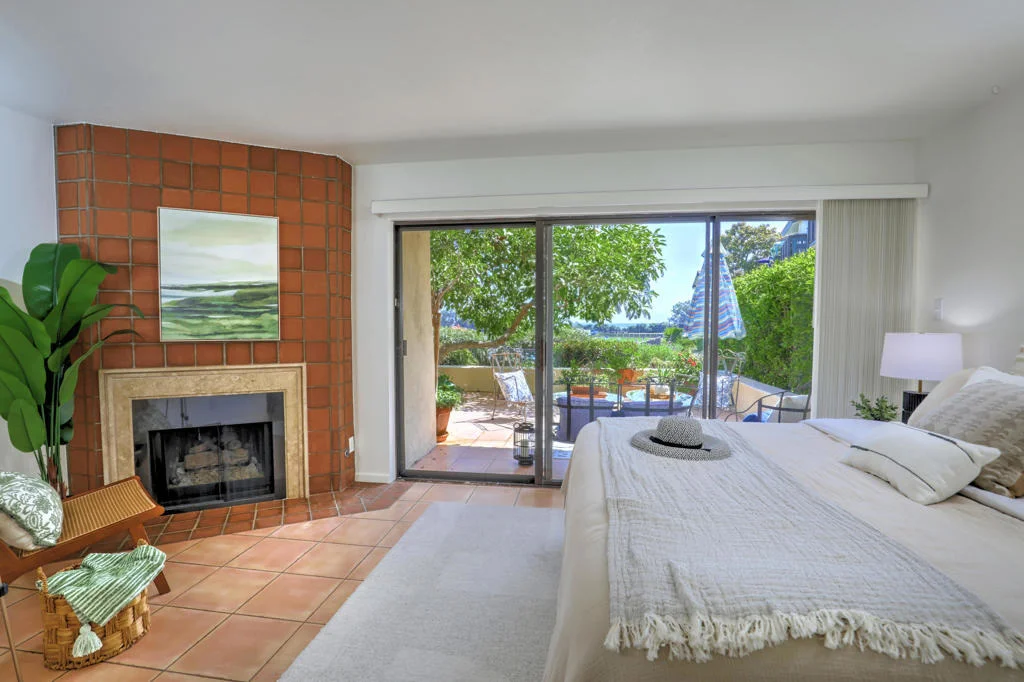 Photo of Unit 712 at 3375 Foothill Road