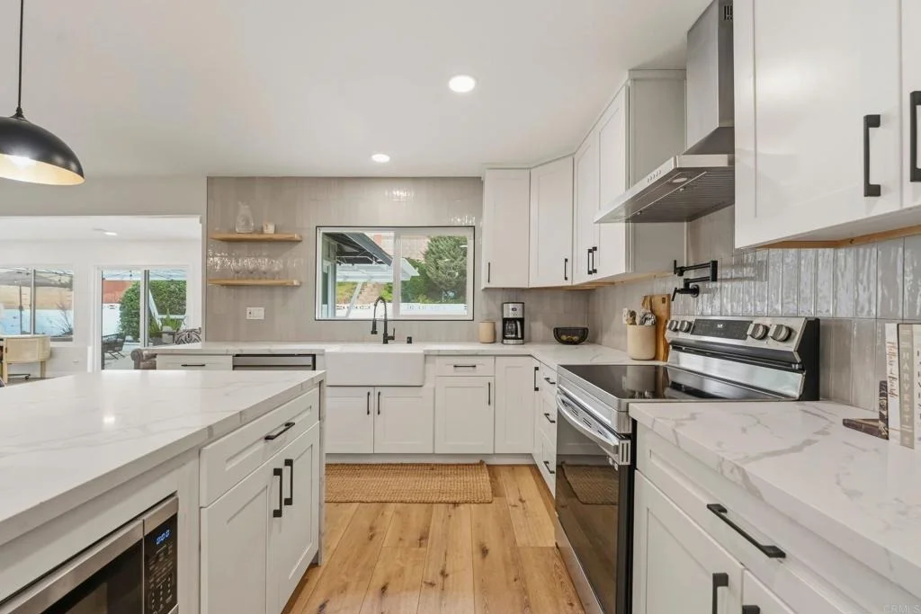 Photo of 952 La Tierra Drive