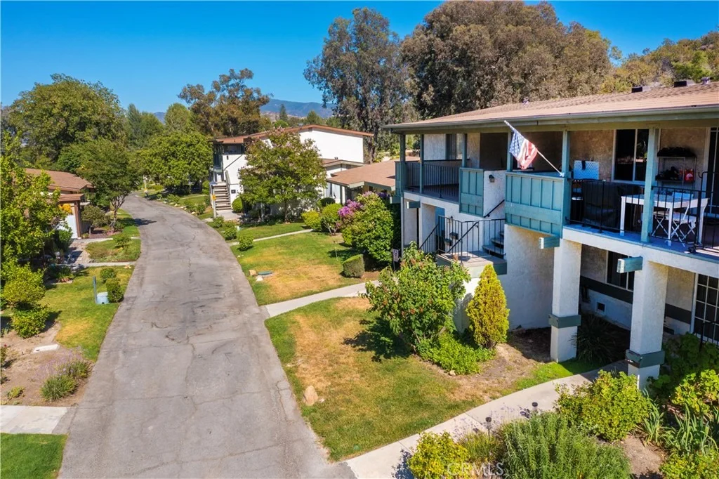 Photo of Unit E at 26344 Oak Plain