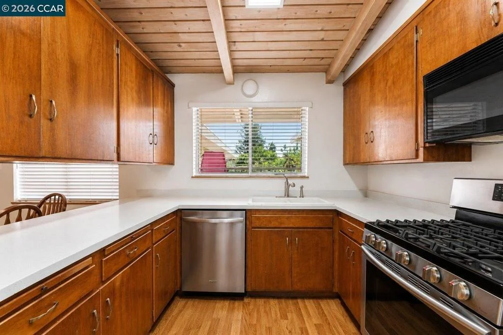 Photo of 700 Real Ave