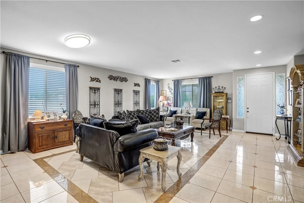 Photo of 18689 Hawkhill