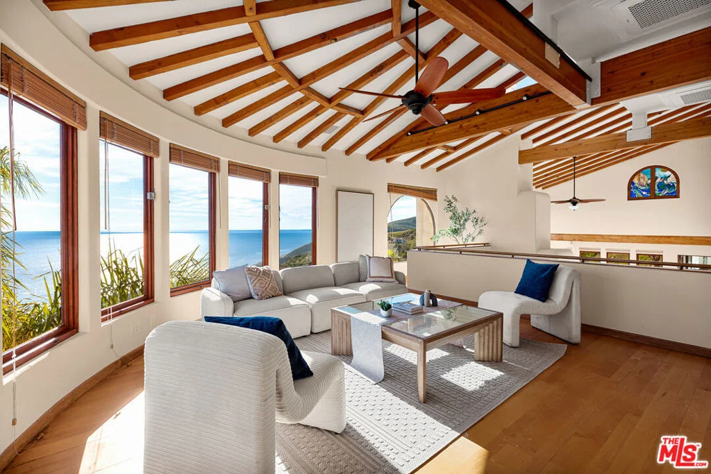 Photo of 4240 Avenida De La Encinal