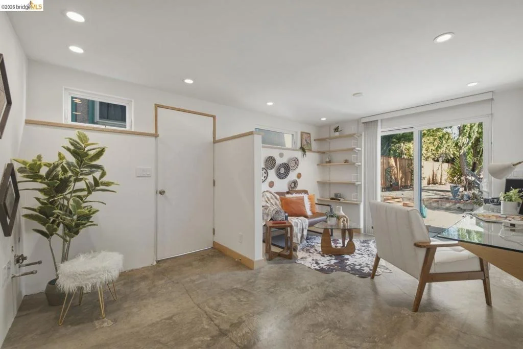 Photo of 1242 Burnett St
