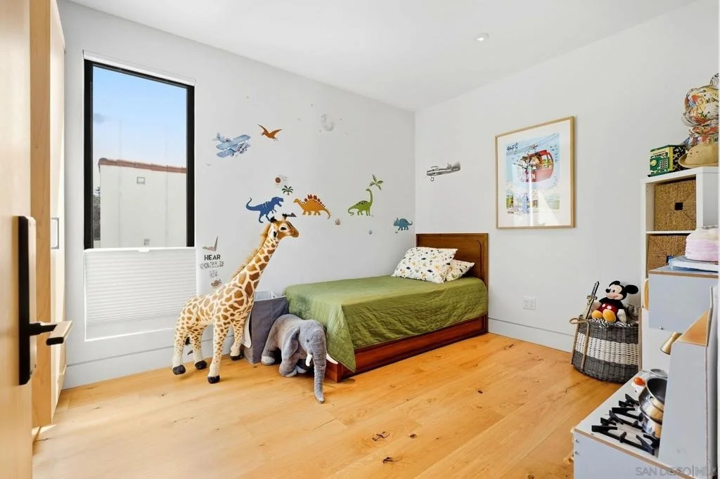 Photo of 7429 Draper Ave