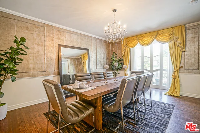 Photo of 517 N Rodeo Drive