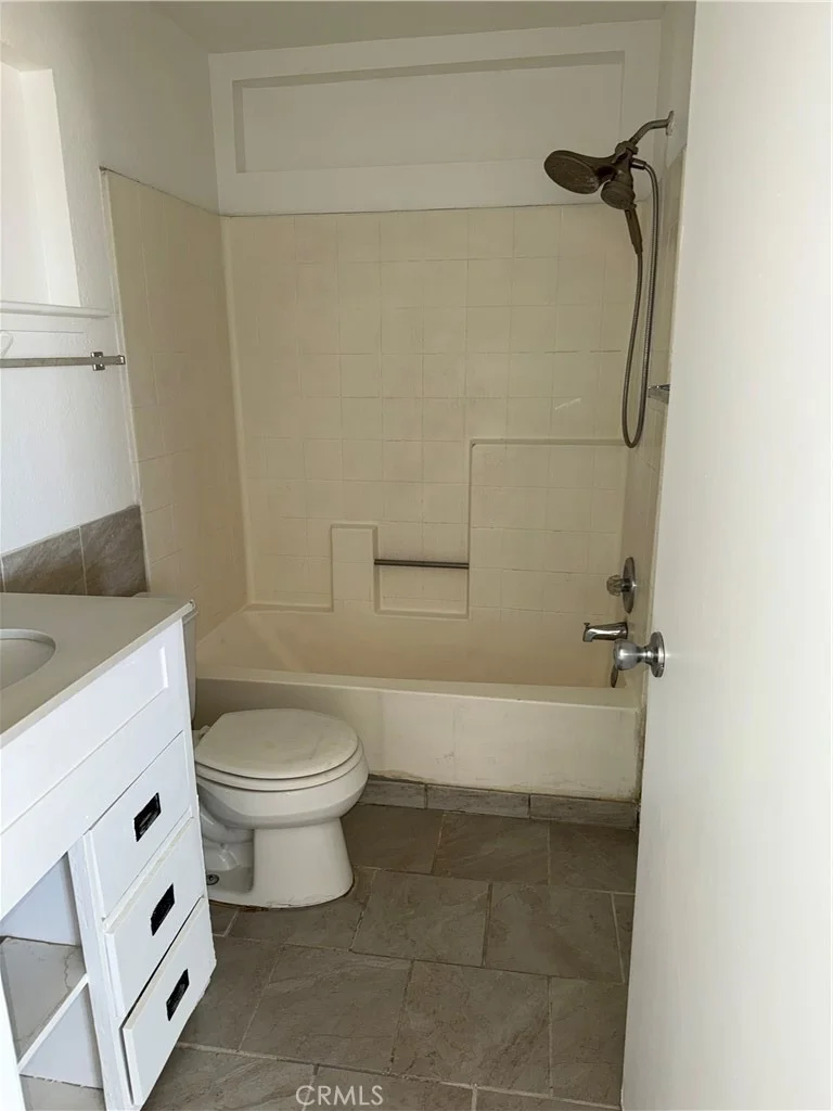 Photo of 323 E