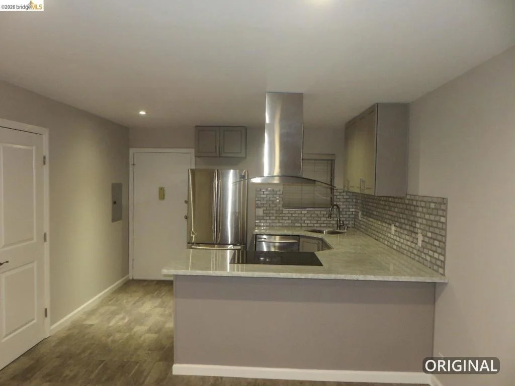 Photo of Unit 304 at 325 Kitty Hawk Rd