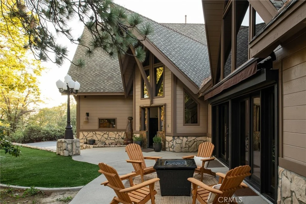 Photo of 942 Lake Edge