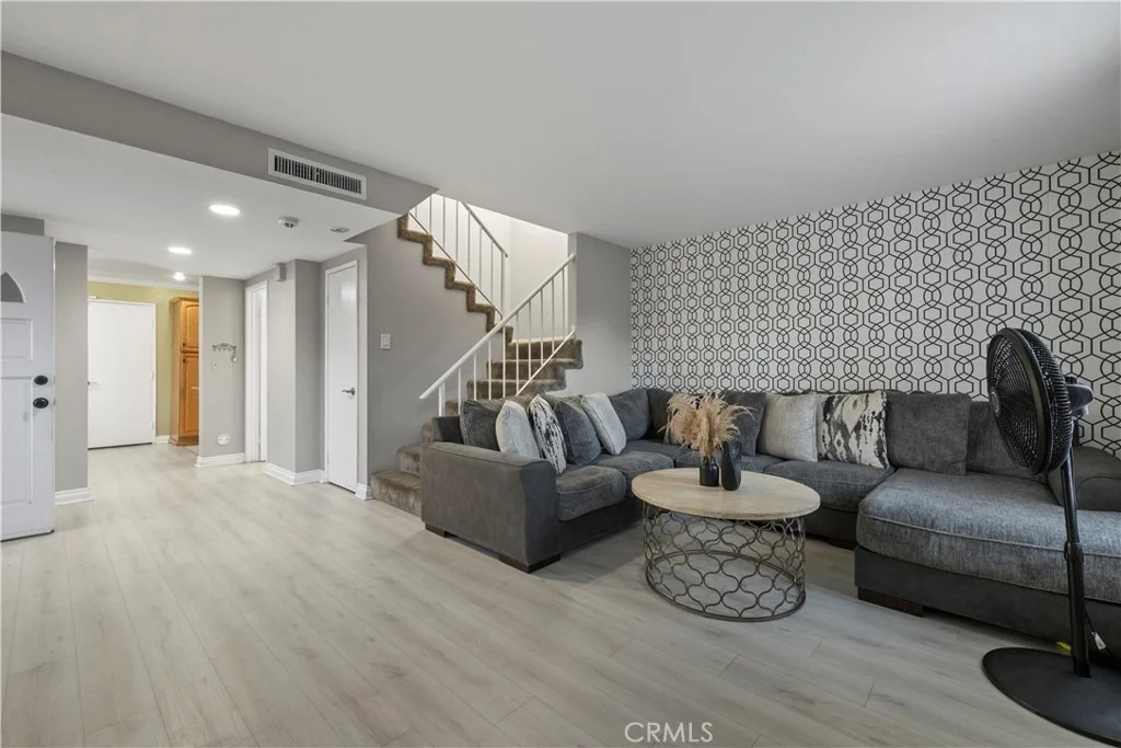Photo of 213 Orleans Way