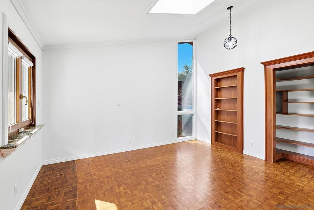 Photo of 2448 Royal Crest