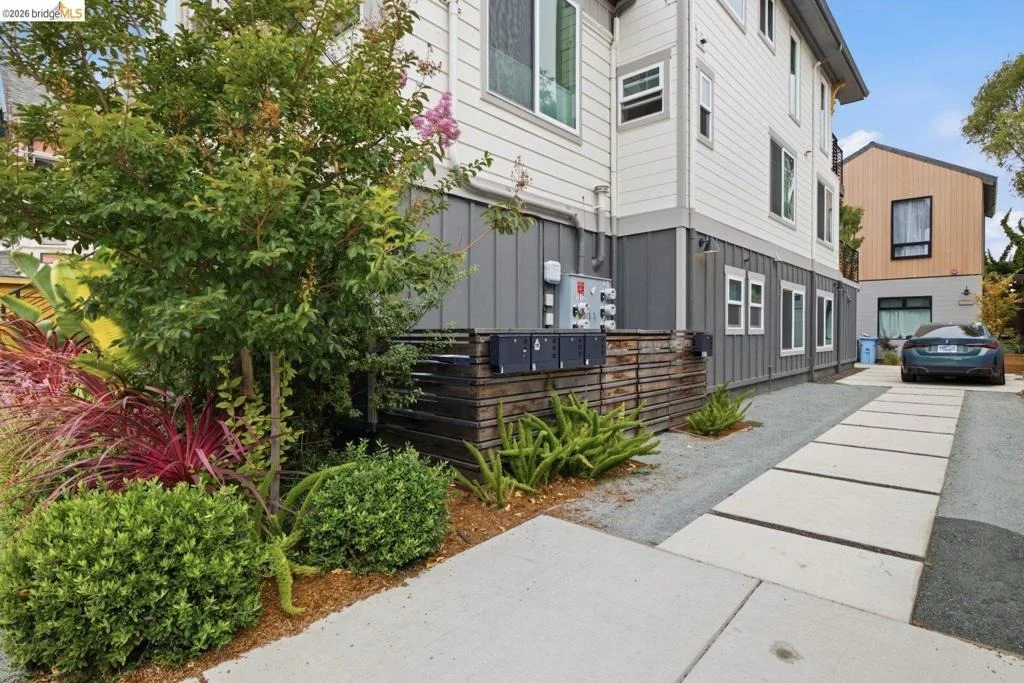 Photo of Unit 2 at 1519 Fairview St