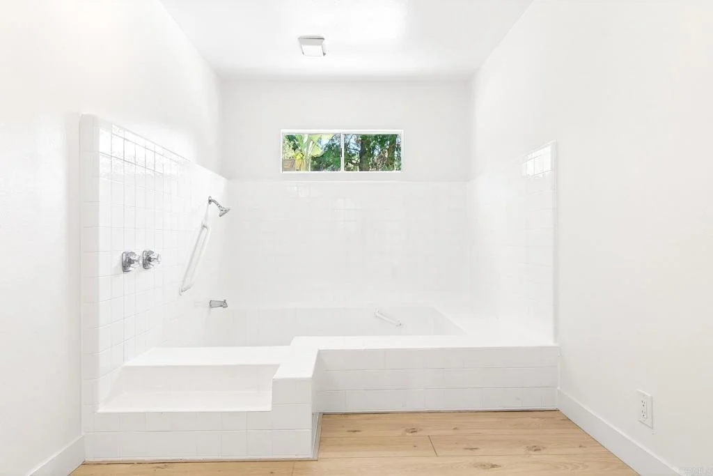 Photo of 37985 Avenida Bravura