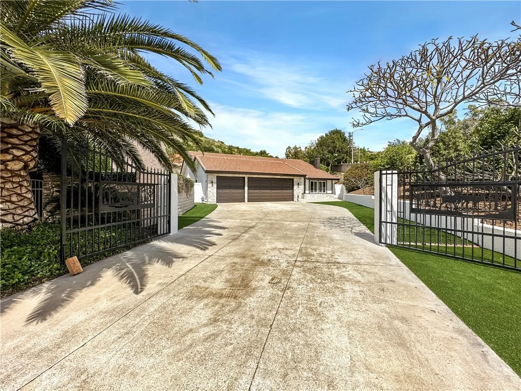 Photo of 5519 E Avenida Palmar
