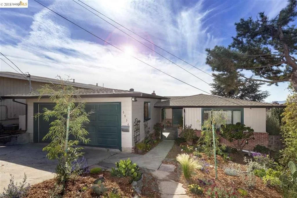 Photo of 6934 Fairview Dr