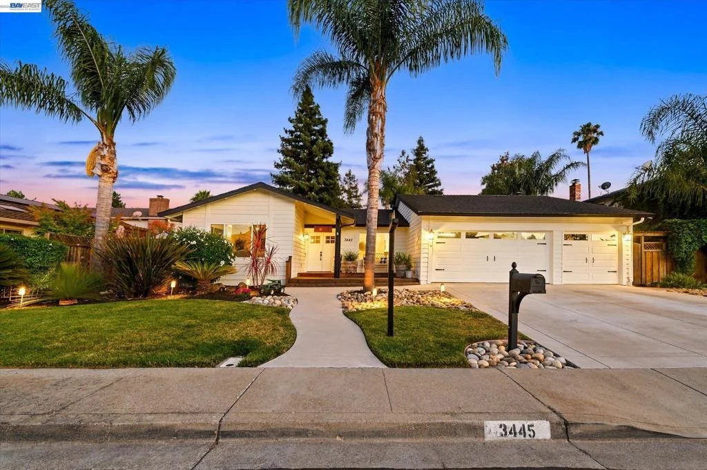 Photo of 3445 Claridge Dr