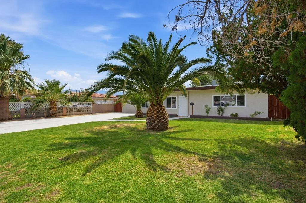 Photo of 43581 Oasis Street