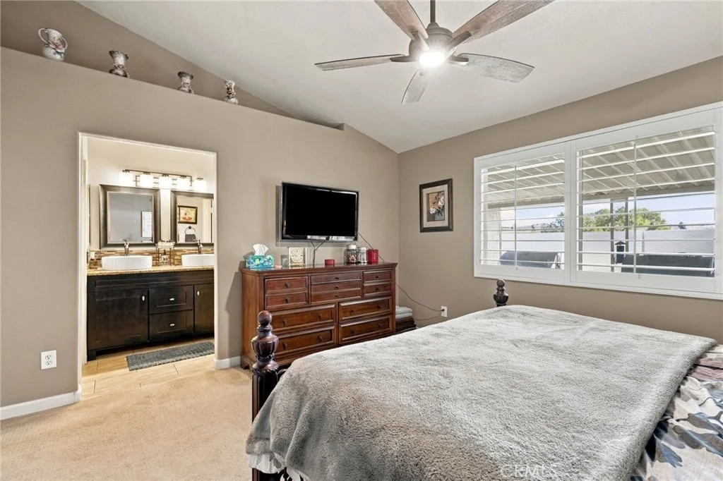 Photo of 33593 Pecan
