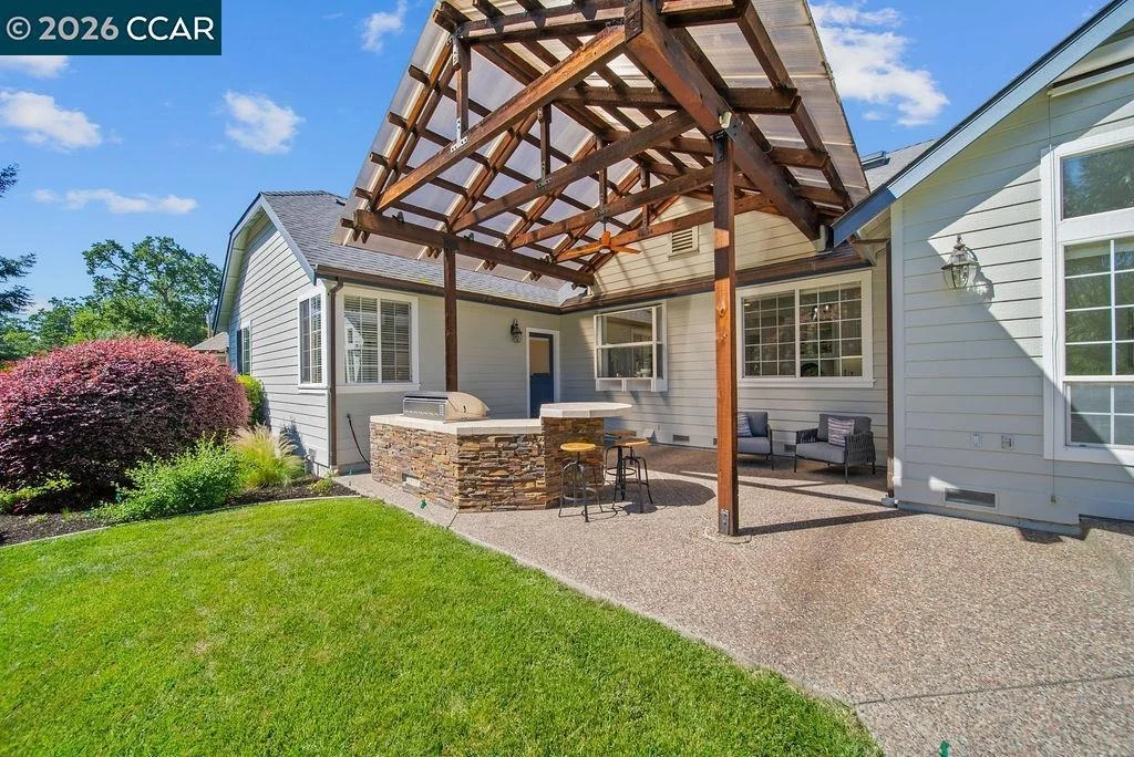 Photo of 3 Meadowbrook Ln