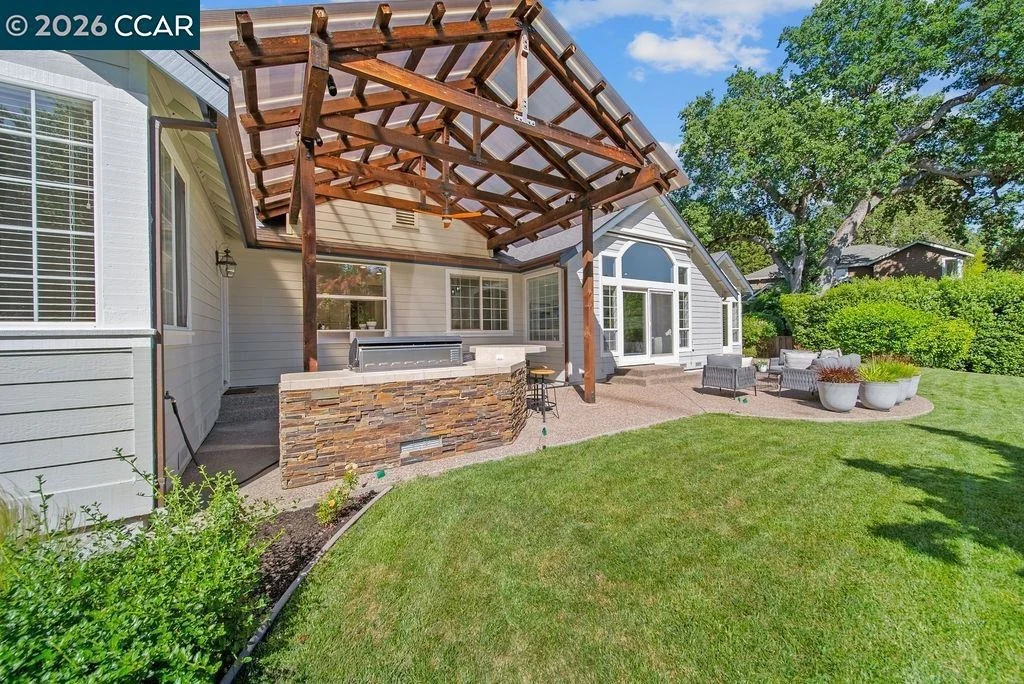 Photo of 3 Meadowbrook Ln