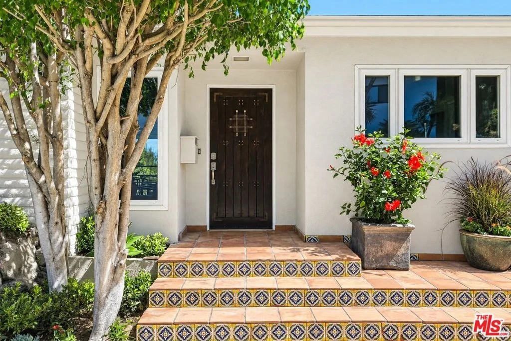 Photo of 2525 Ivanhoe Drive