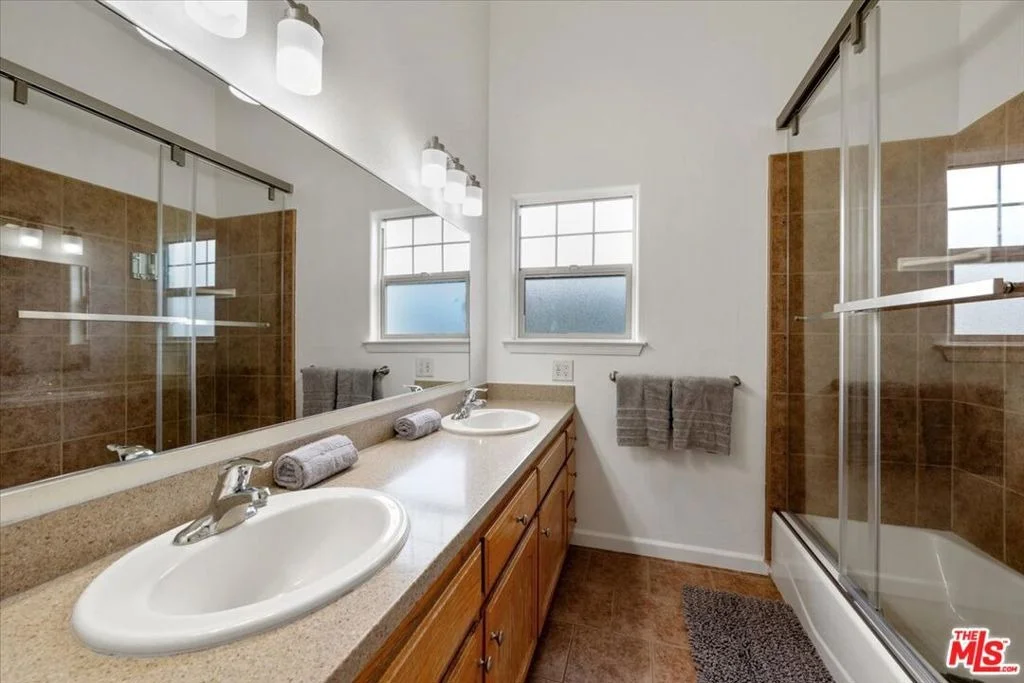 Photo of 230 Hans Place