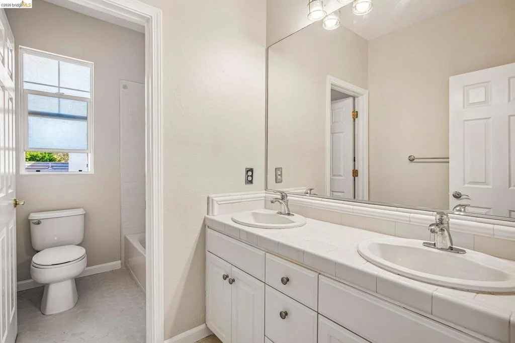 Photo of 2698 Jackson Ave