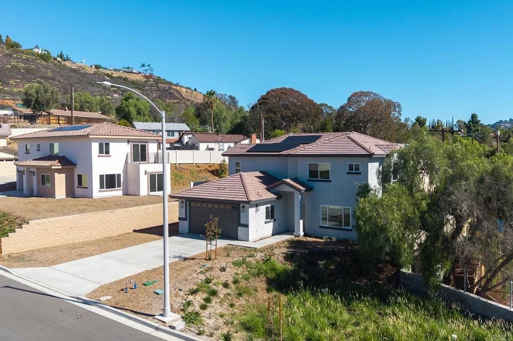 Photo of 3900 Rojo Tierra