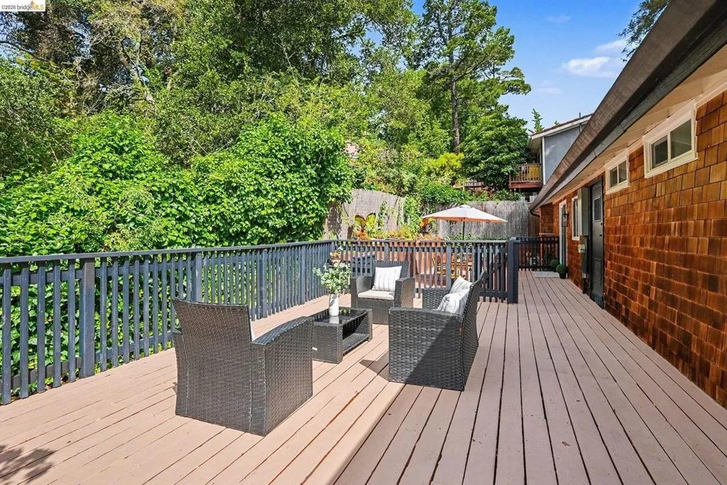 Photo of 2185 Trafalgar Pl