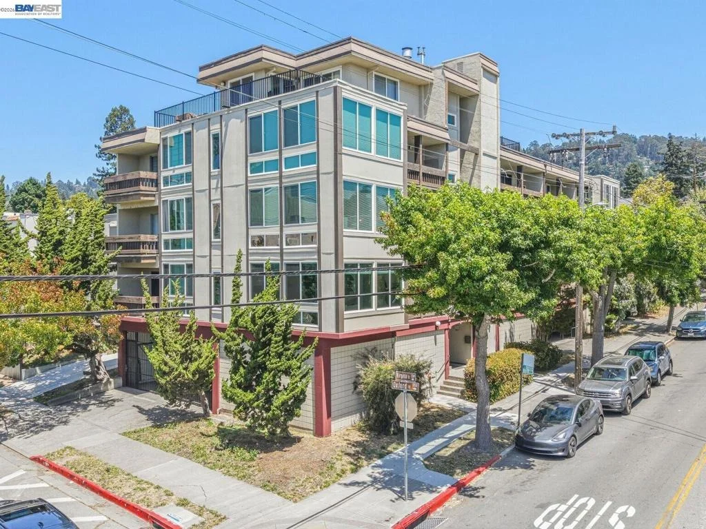 Photo of Unit 2 at 2201 Virginia St