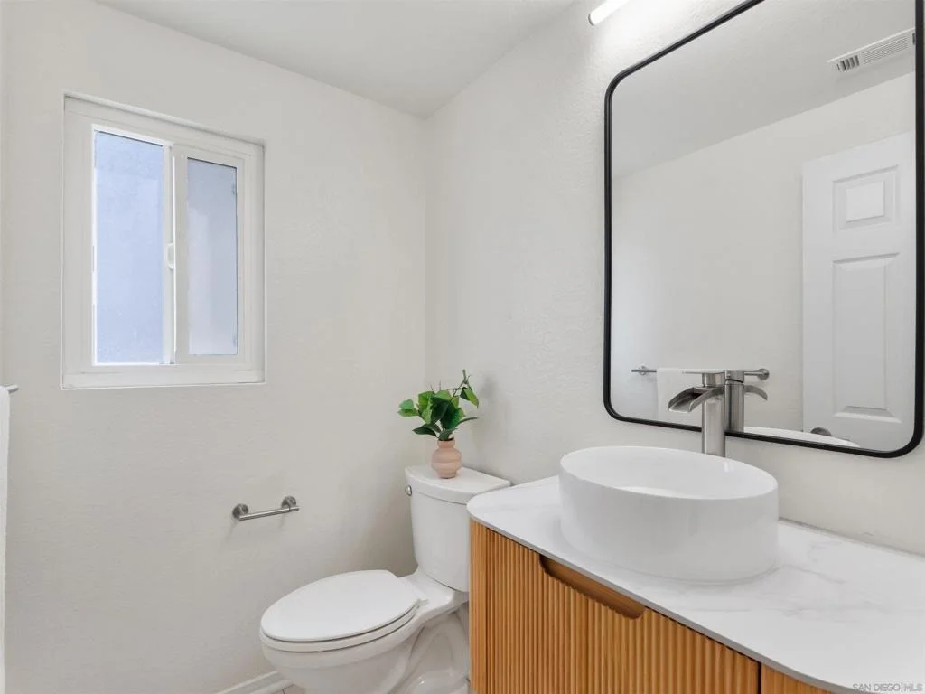 Photo of 2277 Dunstan