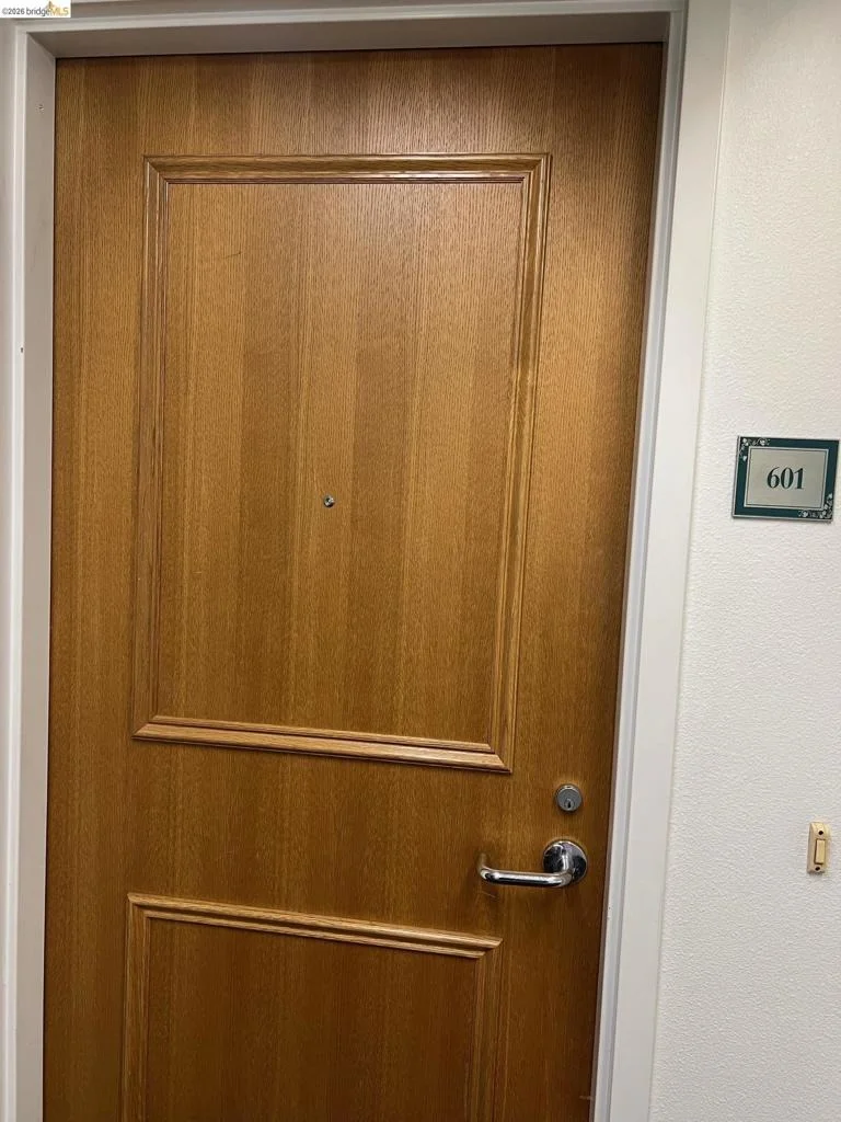 Photo of Unit 601 at 988 Franklin St