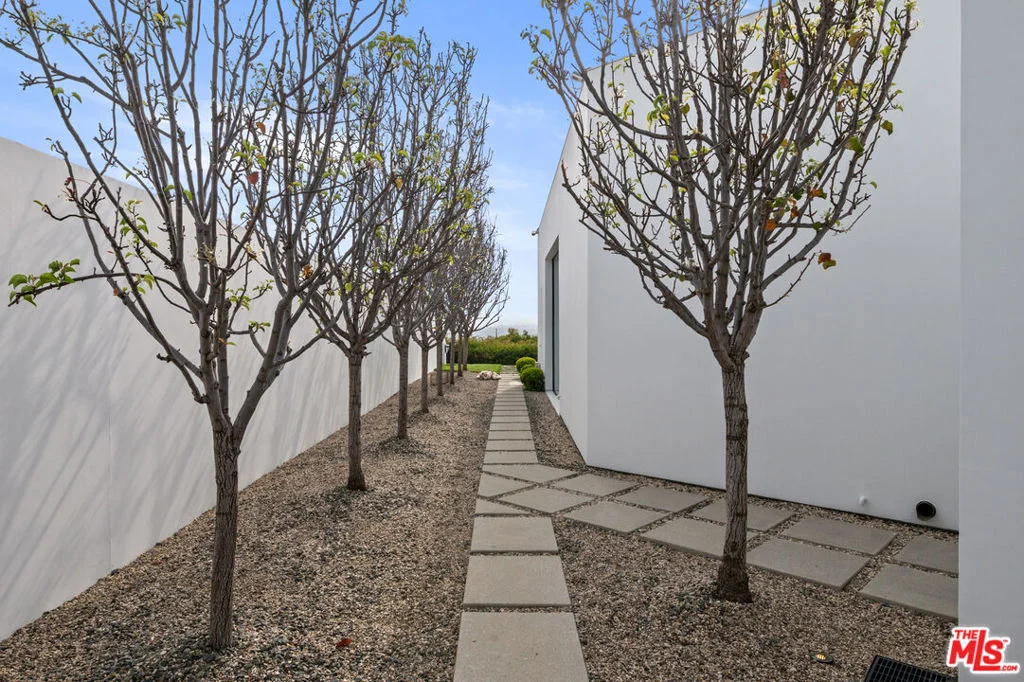 Photo of 9265 Robin Drive