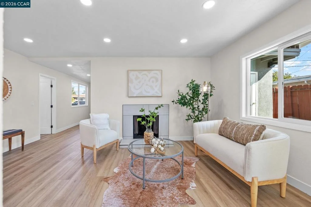 Photo of 2697 Mayfair