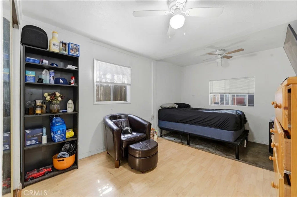 Photo of 121 E 68th Way