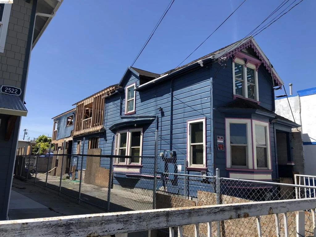 Photo of 2520 Clement Ave