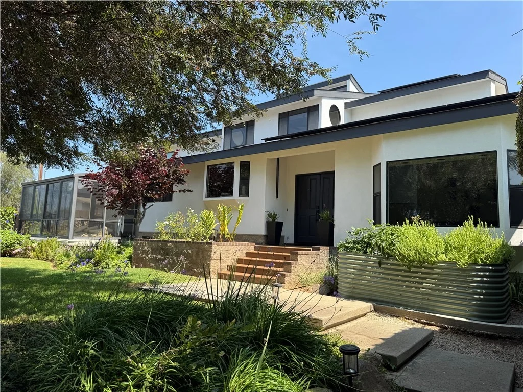 Photo of 1931 Warmlands Avenue