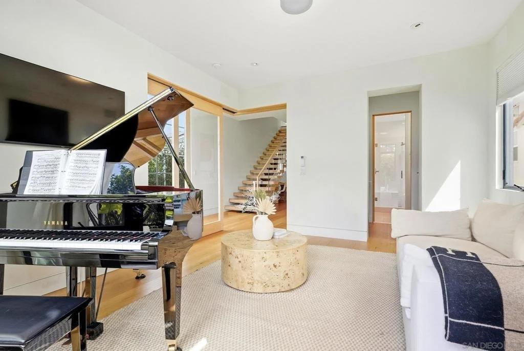 Photo of 7429 Draper Ave