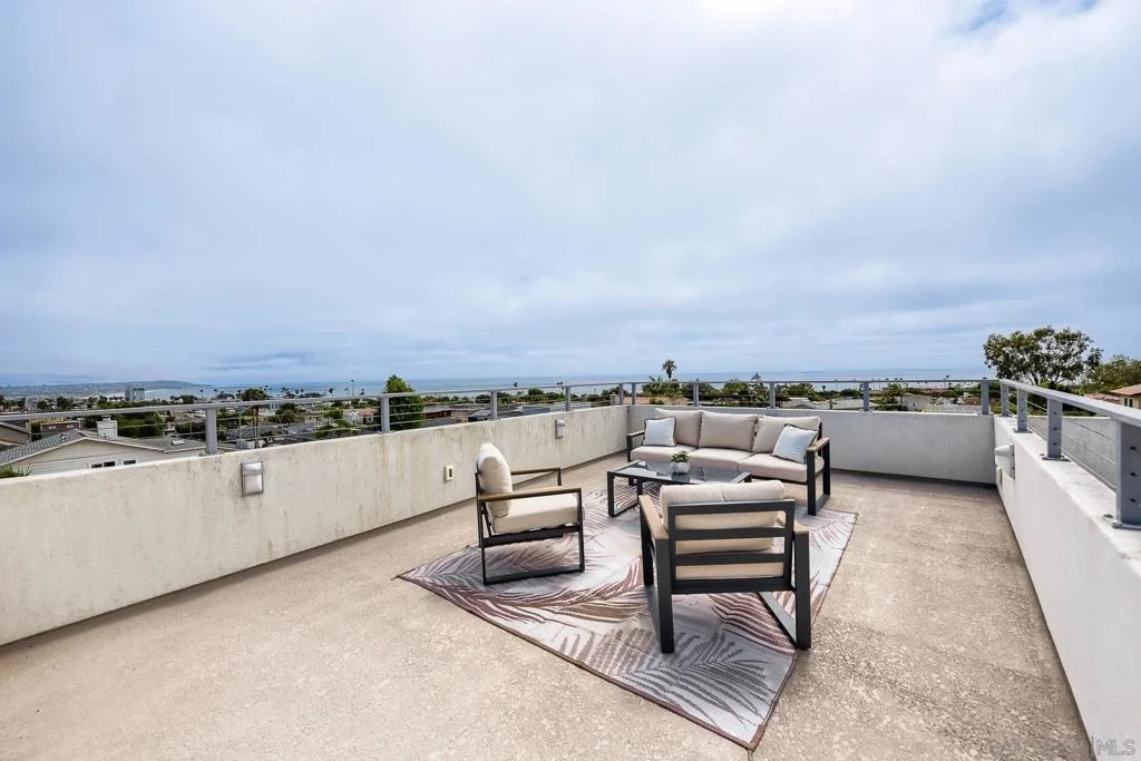 Photo of 5379 La Jolla Mesa