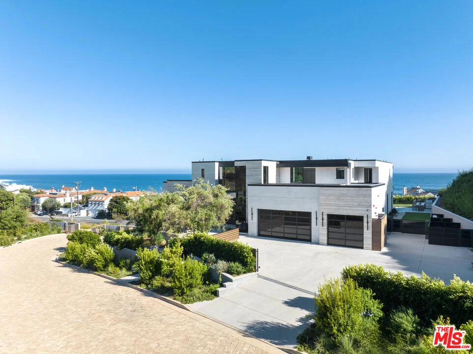 Photo of 23917 Malibu Road