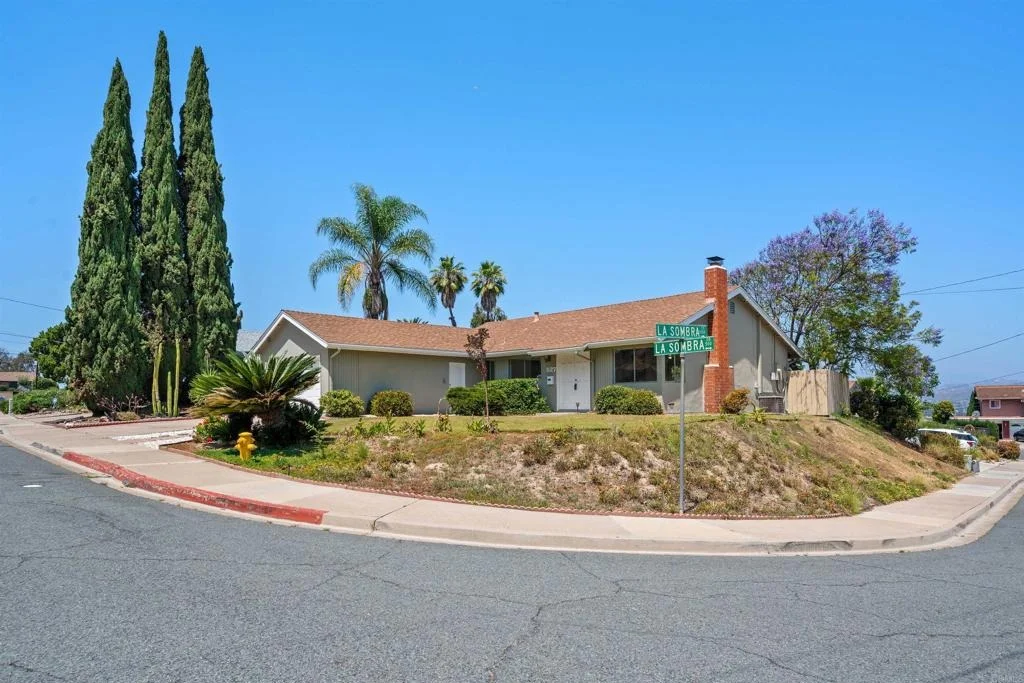 Photo of 527 La Sombra Drive